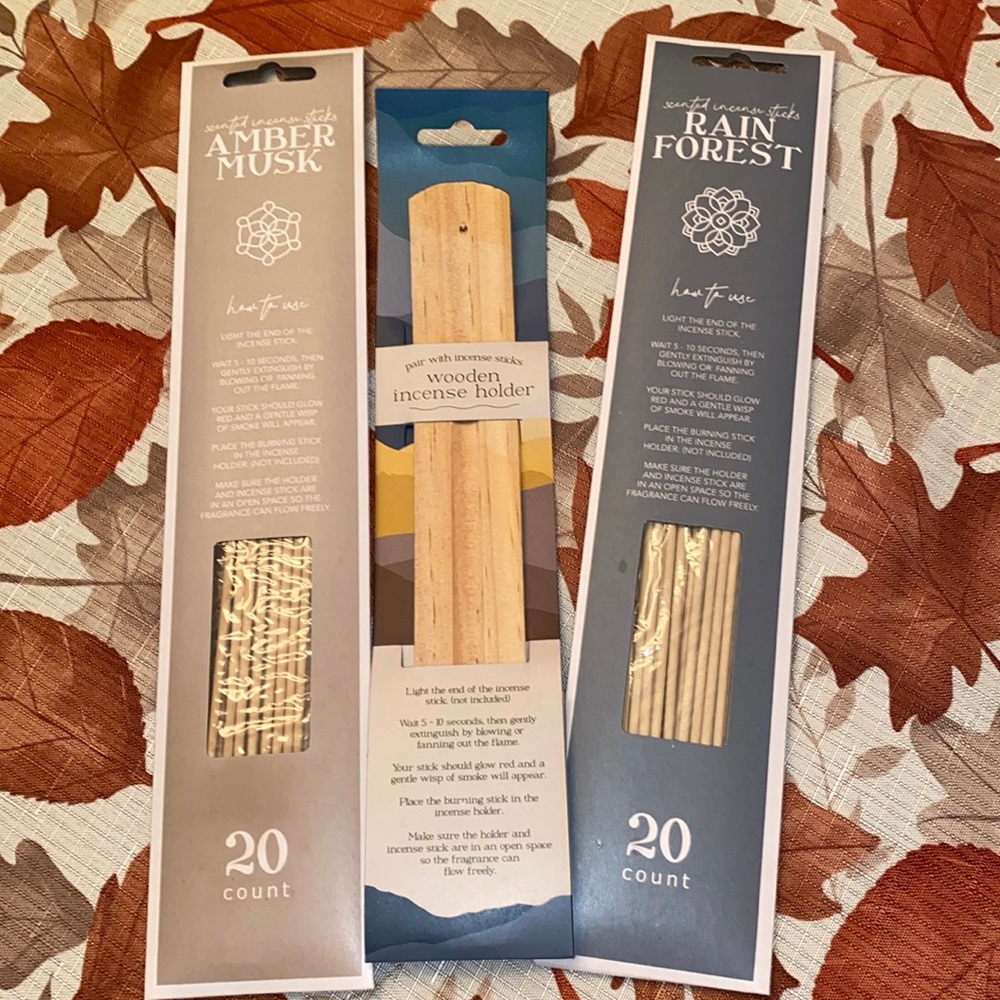 Incense holder & two 20 count incense sticks Amber musk & rain forest NEW